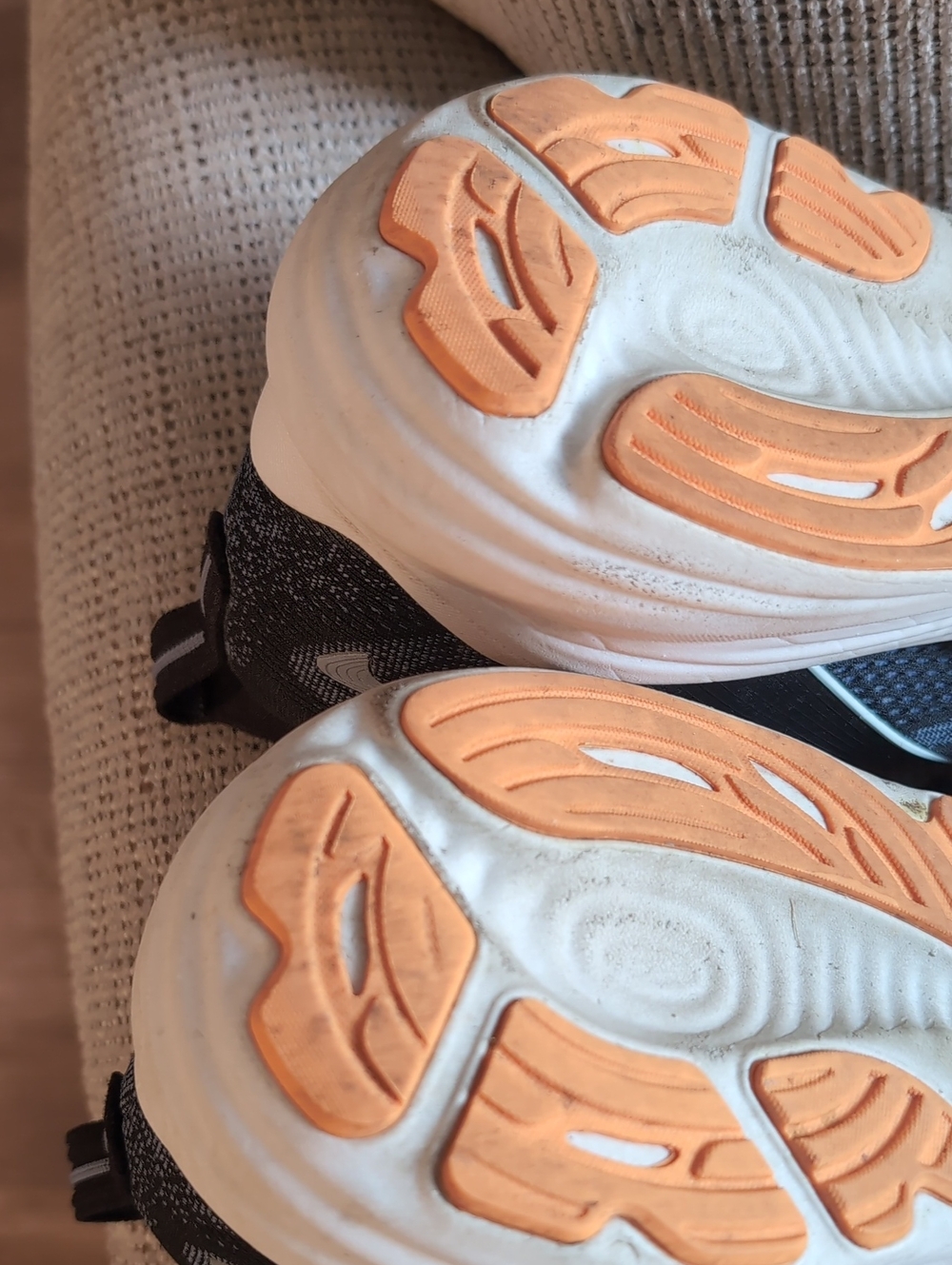 Brooks Glycerin 22 Athletic Shoes - Picture 5 of 9